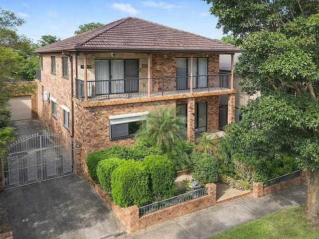 36 Pine Avenue, Russell Lea NSW 2046